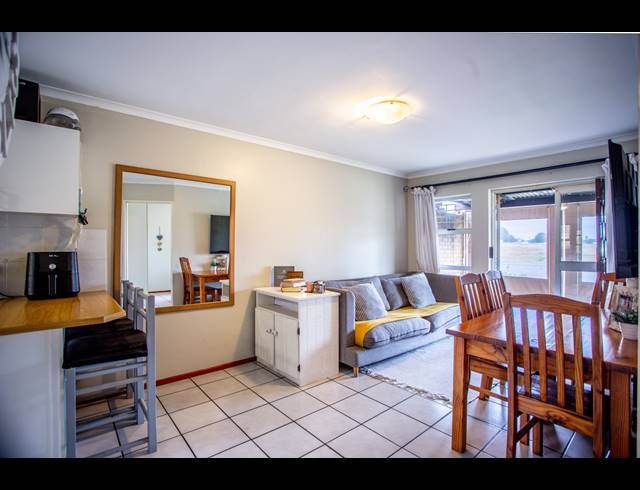 2 BEDROOM TOWNHOUSE RENTED IN OAKGLEN
